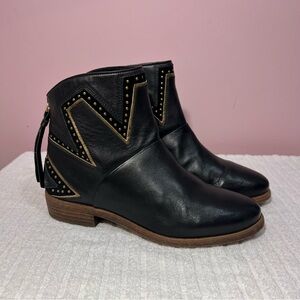 UGG Women’s 7 Black Leather Gold Studded Sunburst Lars Ankle Booties Boots